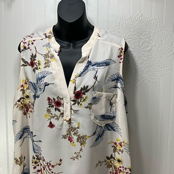 MIROH Sleeveless Blouse - Picture 2 of 5